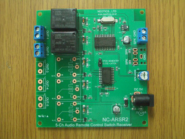 디바이스마트,MCU보드/전자키트 > 통신/네트워크 > 기타 네트워크/통신,네오틱스,오디오(Audio) 원격스위치 - 수신기 모듈 (최대 5채널) (NC-ARSR2),NC-ARSR2 는 유선방식(인터폰, 오디오, 무전기 등) 각 장치의 마이크, 스피커 단자 또는 오디오(Audio) 입/출력 단자에 연결하여 유선,무선 방식으로 신호를 전달하여 최대 5 개의 스위치 접점(릴레이)을 ON/OFF 할 수 있는 제품으로서 NC-ARST2 와 함께 접점신호를 이용한 원격 스위치(On/Off) 용 수신기 입니다.