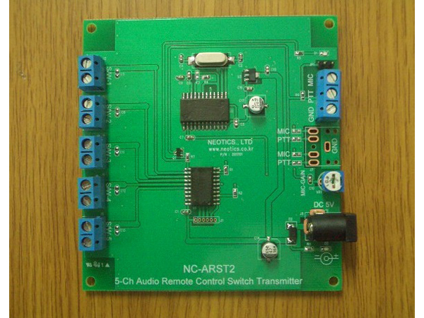 디바이스마트,MCU보드/전자키트 > 통신/네트워크 > 기타 네트워크/통신,네오틱스,오디오(Audio) 원격스위치 - 송신기 모듈 (최대 5채널) (NC-ARST2),NC-ARST2 는 유선방식(인터폰, 오디오, 무전기 등) 각 장치의 마이크, 스피커 단자 또는 오디오(Audio) 입/출력 단자에 연결하여 유선,무선 방식으로 신호를 전달하여 최대 5 개의 스위치 접점(릴레이)을 ON/OFF 할 수 있는 제품으로서 NC-ARSR2 와 함께 접점신호를 이용한 원격 스위치(On/Off) 용 송신기 입니다.