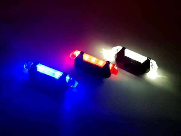 디바이스마트,LED/LCD > LED 인테리어조명 > 장식용 LED,SZH,[리퍼제품] USB충전 자전거 LED 전조등/후미등(흰색) [SZH-ML-008],★오래된 재고 / LED라이트만 있음★ 사이즈 : 75x30x20mm / 전원 : USB / 색상 : 화이트(White)구성: LED라이트, USB케이블, 고정걸이 2개 / 생활방수 기능