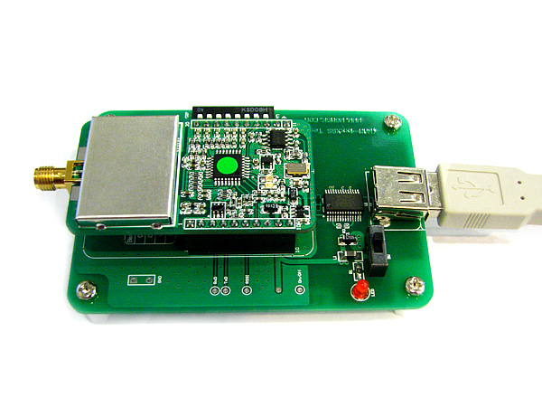 디바이스마트,MCU보드/전자키트 > 개발용 장비 > USB컨버터/RS232컨버터,EM Tech,EWKit-USB(WAM-4xxXSS 테스트보드),EWKit-USB는 Pc의 USB를 사용하여 EM Tech의 무선모듈(WAM-4xxXSS)를 사용할 수 있도록 제작된 보드입니다.