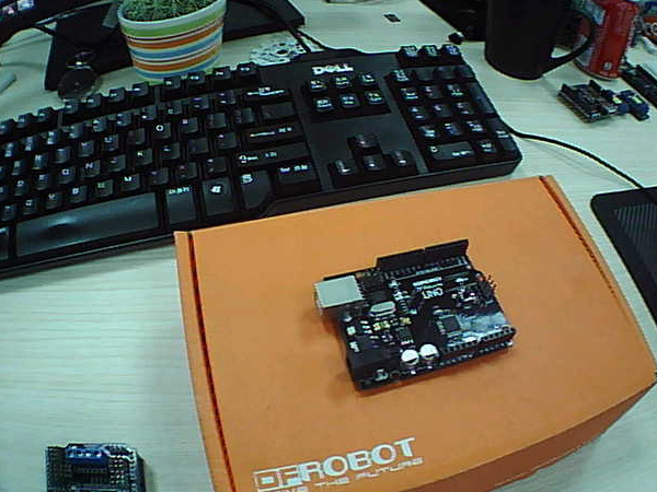 디바이스마트,MCU보드/전자키트 > 카메라/비디오 > 일반카메라,DFROBOT,0.3M pixel serial JPEG camera module[SEN0099],