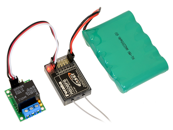 디바이스마트,MCU보드/전자키트 > 전원/신호/저장/응용 > 릴레이,Pololu,Pololu RC Switch with Relay (Assembled) #2804,이 릴레이는 RC 시스템의 부하를 쉽게 컨트롤 할 수 있도록 도와줍니다. 작동 대역폭 등은 설정가능합니다. / 5V 릴레이, 터미널블럭, 핀헤더 등이 포함된 완제품입니다. / Omron G5LE-14-DC5 릴레이 사용