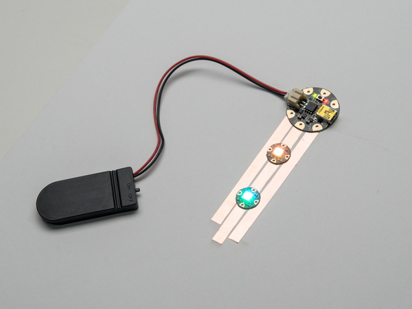 디바이스마트,MCU보드/전자키트 > 전원/신호/저장/응용 > 웨어러블 > 전도성실/직물/펜,Adafruit,3M Z-Axis Conductive Tape 9703 - 2'x6' (50mm x 150mm) Strip [ada-1656],made by 3M / 낮은 양의 전류를 흐를 수 있도록 해주는 도전성(전도성) 테이프 입니다. (under 100mA) / 50 mm x 150 mm