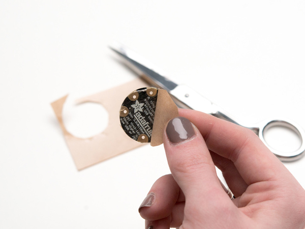 디바이스마트,MCU보드/전자키트 > 전원/신호/저장/응용 > 웨어러블 > 전도성실/직물/펜,Adafruit,3M Z-Axis Conductive Tape 9703 - 2'x6' (50mm x 150mm) Strip [ada-1656],made by 3M / 낮은 양의 전류를 흐를 수 있도록 해주는 도전성(전도성) 테이프 입니다. (under 100mA) / 50 mm x 150 mm