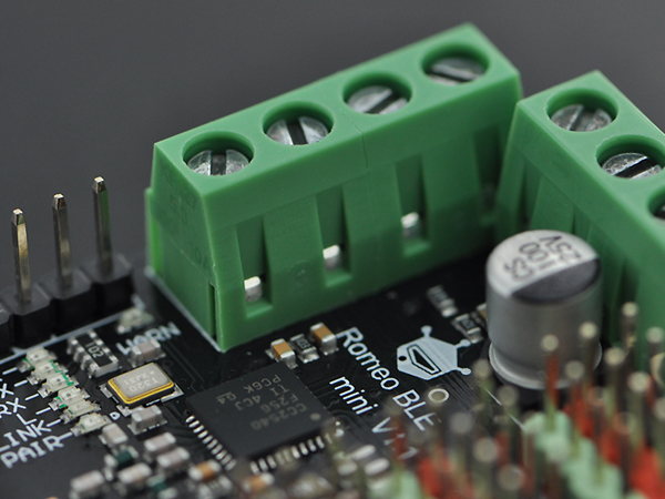 디바이스마트,오픈소스/코딩교육 > 아두이노 > 아두이노 호환보드,DFROBOT,Romeo BLE mini - Arduino with Motor Driver and Bluetooth 4.0 [DFR0351],올인원 기능(아두이노 +  DC 모터 드라이버 + 블루투스 4.0)을 갖춘 아두이노 호환 소형 마이크로 컨트롤러 입니다.