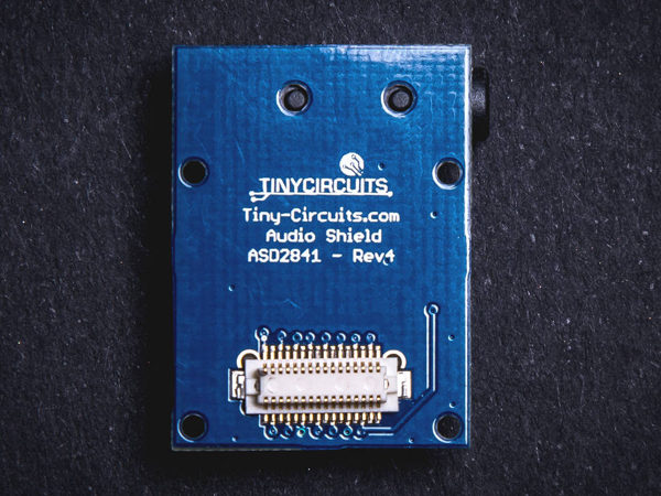 디바이스마트,오픈소스/코딩교육 > 파이썬/IoT 개발 보드 > TINYDUINO,TinyCircuits,AUDIO TINYSHIELD [ASD2841],TinyDuino에 오디오 지원을 가능하게 해주는 보드입니다. DAC, 필터, 증폭기가 탑재되어있습니다.