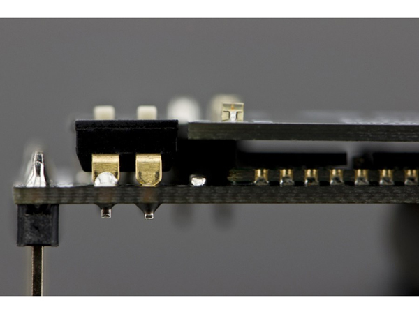 디바이스마트,오픈소스/코딩교육 > 아두이노 > 아두이노 통신모듈,DFROBOT,아두이노 블루투스 모듈 V3 Bluetooth 2.0 Module V3 For Arduino [TEL0026],검색 및 연결 상태를 LED 로 표시하여 쉽게 블루투스의 상태를 확인 할 수 있습니다.  동작주파수 : 2.4 ~ 2.48GHz unlicensed ISM band 입력전압 : +3.5 V ~ +8 V DC and 3.3V DC/50mA
