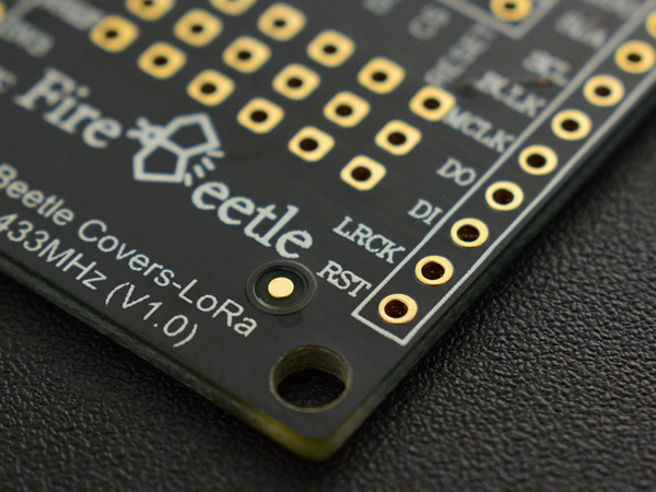 디바이스마트,MCU보드/전자키트 > 통신/네트워크 > RF/LoRa,DFROBOT,로라 확장보드 FireBeetle Covers-LoRa Radio 433MHz [TEL0121],LoRa 433MHz 무선 전송 모듈은 아두이노와 호환되는 고성능 칩 SX127x LoRa 433MHz 및 내장 PA (전력 증폭기) 게인을 채택합니다. 원격 홈 자동화 탐지, 상태 모니터링 및 웨어러블 장치 등에 널리 사용될 수 있습니다.