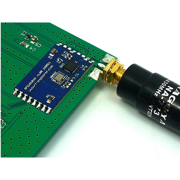 디바이스마트,MCU보드/전자키트 > 통신/네트워크 > RF/LoRa,Seeedstudio,RFEMWSUB1G Module [109990001],RFEMWSUB1G는 RF Explorer를위한 확장 모듈입니다. RF 탐색기에 연결하여 240-960MHz 주파수 대역으로 적용 범위를 확장 할 수 있습니다.