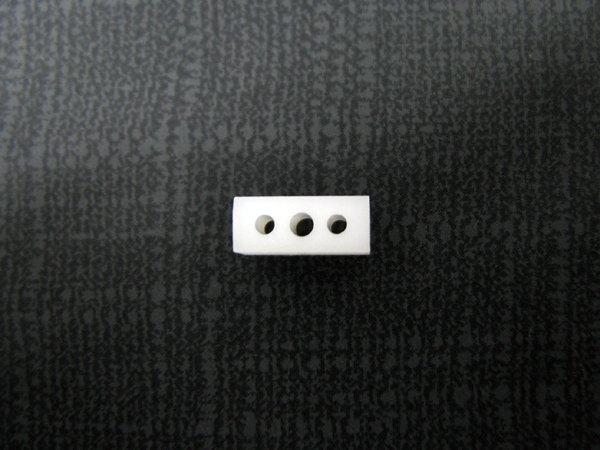 디바이스마트,반도체/전자부품 > 트랜지스터/FET > TR용 악세사리,TAIWAN-KY,TO-220 TR 하우징 NTR3-5,가로 10mm 세로 5mm 나일론 재질의 PARTS 하우징입니다