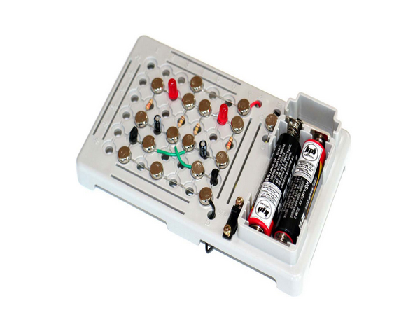 디바이스마트,기계/제어/로봇/모터 > 교육/취미로봇 > 교육용로봇 키트 > 초급 로봇키트,로보트론,깜빡이 만들기,트랜지스터와 콘덴서를 이용하여 LED를 점멸시키는 전자회로입니다 실과실습용으로 이미 많은 초등학교에서 채택하여 사용하며, 납땜이 필요없는 키트입니다.