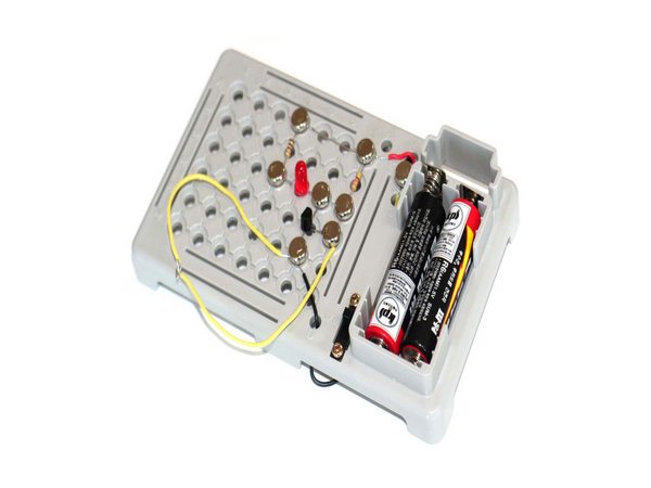 디바이스마트,기계/제어/로봇/모터 > 교육/취미로봇 > 교육용로봇 키트 > 초급 로봇키트,로보트론,방문 알리미,트랜지스터의 스위치 기능을 이용하여 단선시 LED를 ON시키는 전자회로입니다. 실과실습용으로 이미 많은 초등학교에서 채택하여 사용하며, 납땜이 필요없는 키트입니다.