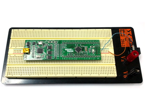 디바이스마트,MCU보드/전자키트 > 프로세서/개발보드 > ARM > Cortex-M0,그란테크,Cortex M0 LPC1114 개발킷 with JTAG SWD (CoCoBoard),CocoBoard는 Cortex M0/M3  ColinkEX debuger 와 LPC1114(LPC11C14) M0 Chip 평가보드를 통합한 보드로, USB 선만 연결하면 하드웨어 개발환경이 구축될 수 있도록,전원 JTAG 배선등의 부분을 통합하여 개발자는 소프트웨어에 집중 할 수 있도록 개발한 보드입니다.