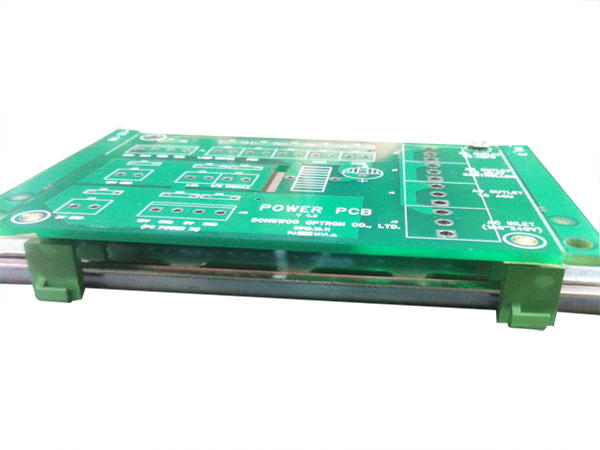 디바이스마트,커넥터/PCB > 터미널블럭 > DINKLE (Rail 산업용) > 단자대 악세서리,DINKLE,단자대 악세서리 KMRH,PCB와 레일(찬넬) 을 연결시킬수 있는 단자대 악세사리 입니다. 35mm, 15mm 두가지 레일모두 사용 가능하며, 3개의 결합 스크류가 포함되어 있습니다