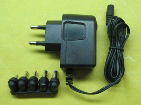 디바이스마트,케이블/전선 > PC/네트워크/통신 케이블 > 전원/파워 케이블,태영전자,벽걸이형 아답터 TY-02014 (5V 1.5A),입력전압   : AC 100V~245V  출력전압   : DC 5V - 1A (1000mA)   제품크기   : W 32 / H 72 / D 42  m/m (PLUG 제외), DC JACK 종류는 총 5가지로 다양하게 사용이 가능.