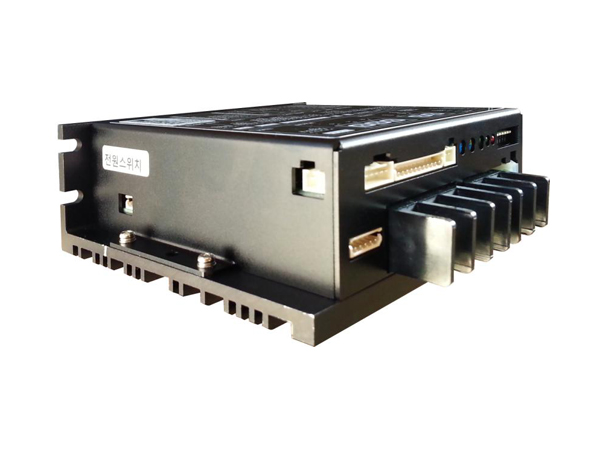 디바이스마트,기계/제어/로봇/모터 > 모터드라이버 > DC모터 드라이버 > 500W 이상 DC모터 드라이버,NEXTEC,DC모터 제어기(DMD750),750w급 DC모터 드라이버 / 제어기 입출력:DC24~72V / 정격전류:30A / 통신:RS485 1ch 사이즈:146 x 124 x 63 / 640g