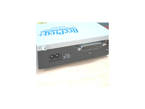 디바이스마트,MCU보드/전자키트 > 개발용 장비 > 롬라이터/데이터로거,ELNEC,롬라이터(BeeProg2c),48핀 ZIF 소켓을 장착한 유니버셜 롬라이터로서 장비 추가만으로 갱 프로그래머로도 활용가능하며 USB2.0 FULL SPEED를 완벽하게 지원하는 초고속 롬라이터입니다.