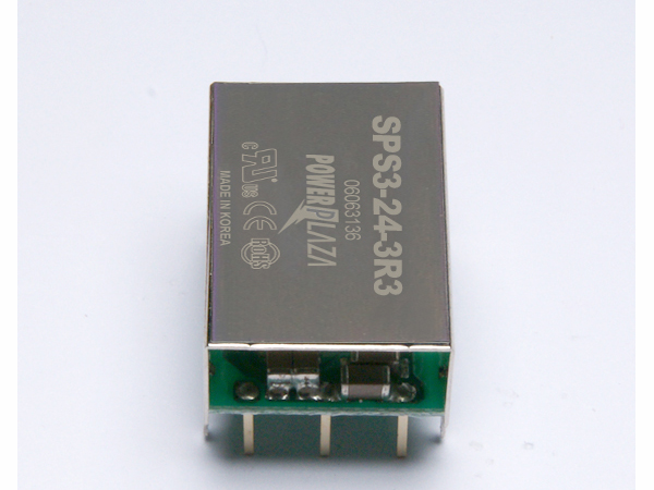 디바이스마트,전원/파워/배터리 > DC-DC 컨버터 모듈 > 강하형 모듈(실장) > 절연 스위칭 모듈,Power Plaza,SPS3-24-3R3,실장형 / 고정출력전압 / 1chch 출력 / 강하형 3W 절연 스위칭 컨버터 / 입력전압 : 18V~36V / 출력전압 : 3.3V / 출력전류 : 600mA / 변환효율 : 최대 73% / 절연전압 : 500V / 입력단자 : 스루홀 핀 / 출력단자 : 스루홀 핀 / 패키지 : PCB