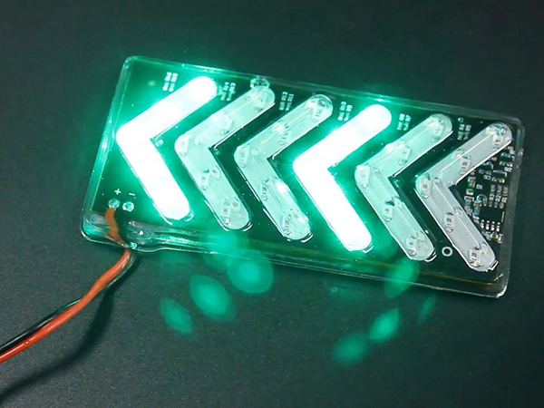 디바이스마트,LED/LCD > LED 인테리어조명 > 장식용 LED,SZH-LD,방향지시 LED 모듈 (구동회로 내장) [SZH-LD007],전원 : 12V , 3W / 색상 : 레드(Red) , 그린(Green)방향지시 형태의 점등으로 여러 아이디어에 적용할 수 있는 모듈입니다. 전면에는 유리막코팅이 되어있고 후면에는 양면테이프가 있어 어디든 쉽게 부착이 가능