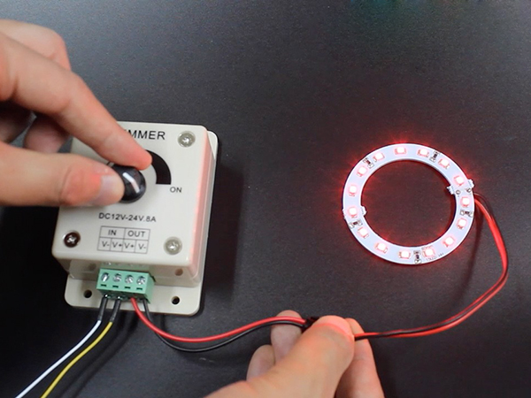 디바이스마트,LED/LCD > 드라이버/컨트롤러 > 조광기 디머,SZH-LD,LED 휘도조절 디머 (12~24V 8A) [SZH-LD008],전압 : 12~24V / 전류 : 8A / 볼륨 회전 가변저항 스위치를 이용하여 LED의 밝기를 조절