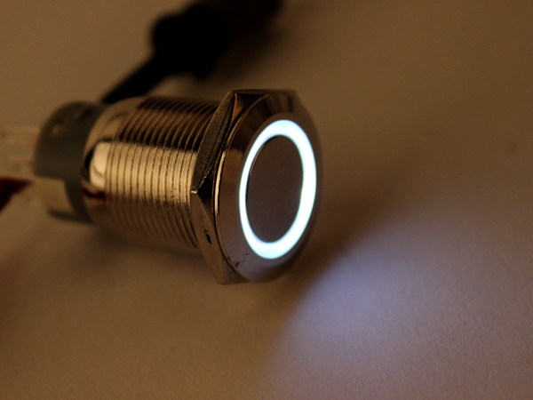 디바이스마트,스위치/부저/전기부품 > 스위치 > 푸쉬버튼 스위치 > 메탈 스위치,NW3 (New3),LED 메탈 푸쉬락 스위치 링(파랑12V) [HX19-A4],푸쉬락(PUSH LOCK) 스위치 / 색상: BLUE (조광형) / 정격 전류 : 5A / 정격전압-AC : 250 VAC / 재질 : Chrome / 홀가공 : 19mm / 스위치 : 22mm / LED발광 Ring타입 / 노브 플랫 타입 / 생활방수