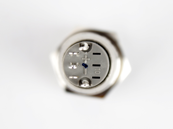 디바이스마트,스위치/부저/전기부품 > 스위치 > 푸쉬버튼 스위치 > 메탈 스위치,NW3 (New3),LED 메탈 푸쉬 스위치 12V (자동차 경적),일반푸쉬(PUSH) 스위치 / 색상: RED (조광형) / 정격 전류 : 3A / 정격전압-AC : 250 VAC / 재질 : Chrome / 홀가공 : 16mm / 스위치 : 18mm / LED발광 경적 / 노브 돌출 타입 / 생활방수 / 자동차 경적 스위치 입니다.