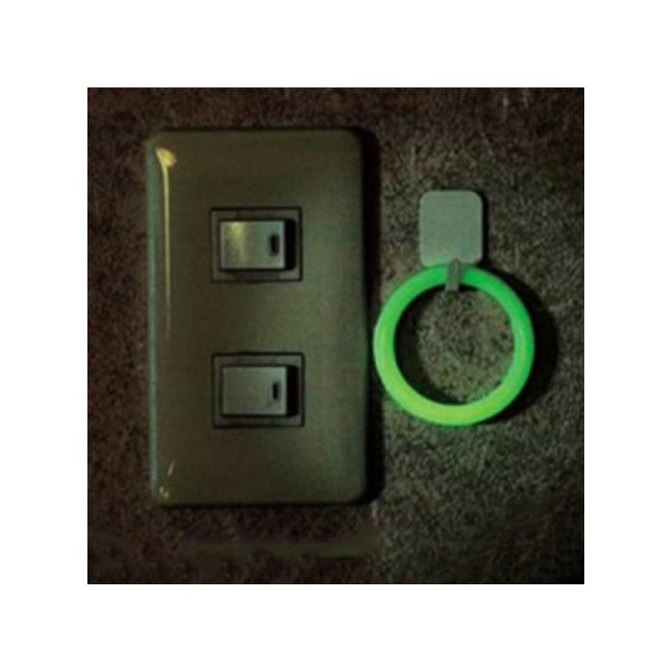 디바이스마트,화학/산업/안전 > 철물/장식 > 걸이/고리 > 다용도 걸이,MDIY,축광형프리링/노멀/2개입/4304/일제,불을 껏을때 형광등버튼,물건의 위치등을 쉽게 찾을수 있도록 빛을 내는 제품입니다.