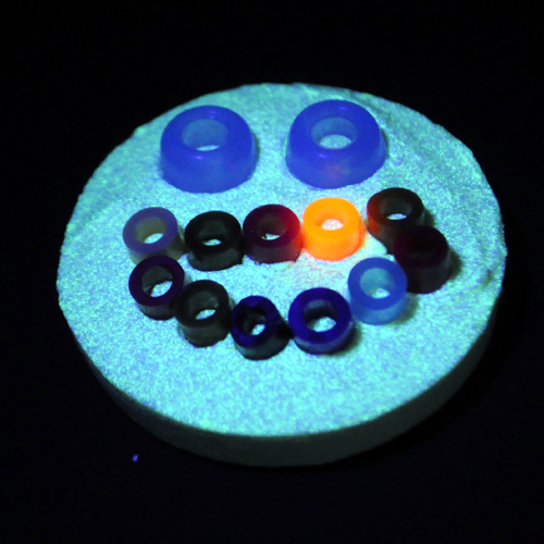 디바이스마트,MCU보드/전자키트 > 교육용키트/로봇 > 교육용키트 > 재미있는키트/기타,스터디랜드,UV 야광석고 자석홀더 5명 set,자외선 야광 비즈와 야광 석고를 이용하여 장식용 자석 홀더를 만들어 원리를 알아보는 실험