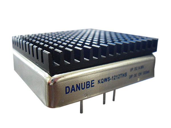 디바이스마트,전원/파워/배터리 > DC-DC 컨버터 모듈 > 강하형 모듈(실장) > 절연 스위칭 모듈,DANUBE,KQWS-2409THS,실장형 / 고정출력전압 / 1ch 출력 / 강하형 40W 절연 스위칭 컨버터 / 입력전압 : 18V~75V / 출력전압 : 9V / 출력전류 : 4.4A / 변환효율 : 최대 89% / 절연전압 : 1500V / 스위칭 주파수 : 250kHz / 입력단자 : 스루홀 핀 / 출력단자 : 스루홀 핀 / 패키지 : 밀폐형 모듈 / 절연등급 : UL 94 V-0