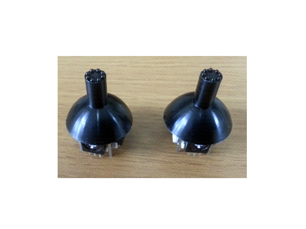 디바이스마트,MCU보드/전자키트 > 버튼/스위치/제어/RTC > RTC/타이머,인터보드,e-controller joystics & caps Set,쓰로틀 기능을 구현할 수 있는 joystic 과 일반 joystic 과 캡이 모두 들어있는 세트입니다.