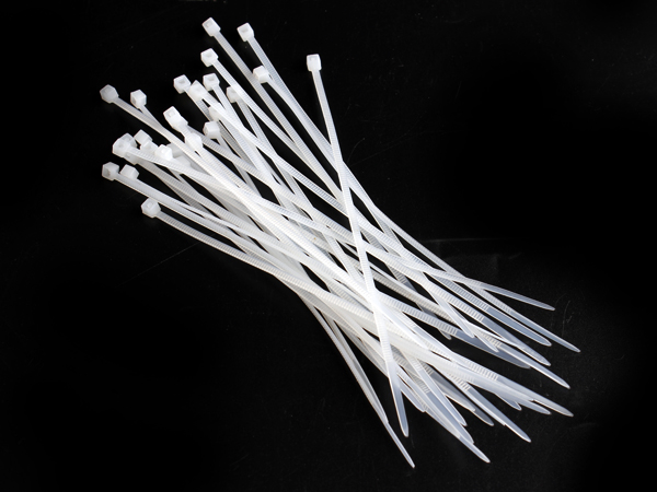 디바이스마트,컴퓨터/모바일/가전 > 네트워크/케이블/컨버터/IOT > 네트워크 자재/공구/타이 > 케이블타이/몰드,NTY (중국),범용 케이블타이 (4.8*350) 100PCS [NTY-CT4630],350mm x 4.8mm 크기의 나일론 케이블 타이 / 흰색 / 100PCS