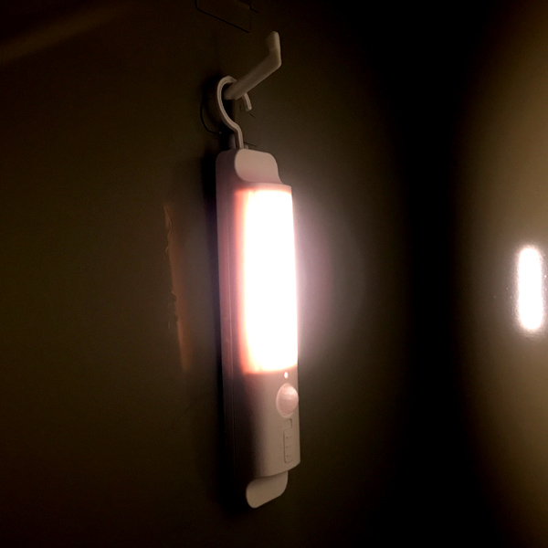 디바이스마트,LED/LCD > LED 인테리어조명 > 장식용 LED,SZH,2835칩 무선 LED 센서등 [SZH-EK-HBI-002],사이즈 : 200x42x36.5mm / 전원 : AAA 건전지 3개 / 색온도 : 3000K ~ 6000K / 색상 : 화이트(White) / AAA 건전지- 상품코드 : 1165995