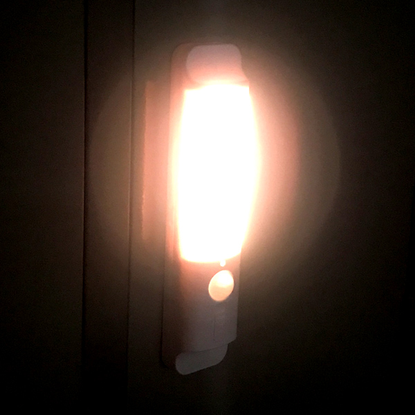 디바이스마트,LED/LCD > LED 인테리어조명 > 장식용 LED,SZH,2835칩 무선 LED 센서등 [SZH-EK-HBI-002],사이즈 : 200x42x36.5mm / 전원 : AAA 건전지 3개 / 색온도 : 3000K ~ 6000K / 색상 : 화이트(White) / AAA 건전지- 상품코드 : 1165995