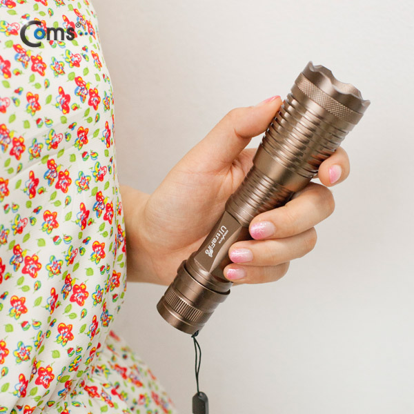 디바이스마트,EV 전기차/캠핑카/그린에너지 > 캠핑/보트 악세사리 > 캠핑용품 > 랜턴/램프,Coms,Coms 램프 (LED 손전등), 3W, 18650 1ea, XML-T6 [BU032],한손에 들어가는 가볍고 컴팩트한 사이즈로 휴대가 편리, 밝기조절(100%, 70%, 50%)/깜빡이 기능 사용가능, 줌라이트 사용가능, 생활방수 기능