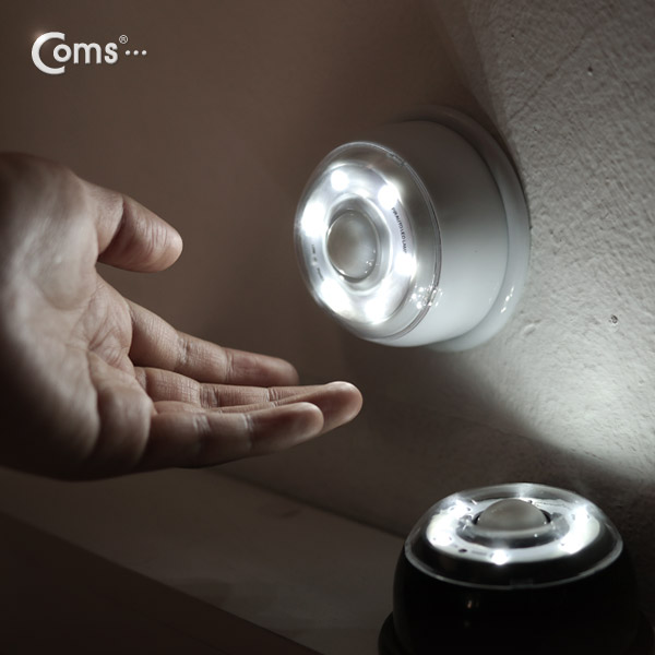 디바이스마트,LED/LCD > LED 인테리어조명 > LED 센서등/직부등,Coms,Coms 램프(센서등 감지형) 6LED 천장 설치형 흰색, AAA*4 [NO231],사이즈 : 90x90x55mm / 전원 : AAA 건전지 4개 / 색상 : 화이트(White) / 감지 센서 조도 스위치 내장 / 다양한 곳에 부착