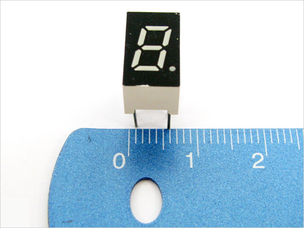 디바이스마트,LED/LCD > FND/도트매트릭스 > FND(세그먼트LED) > FND,Any Vendor,3104CSR,배열 : 1자리 / 사이즈 : 7.5x13mm / 전압 : 2.25V / 전력 : 40mW / 색상 : 레드(Red) / Cathode타입