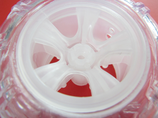 디바이스마트,리퍼브존 > 리퍼브샵,OEM,[리퍼제품]오프로드바퀴 75파이,오래된 재고 / 한정 수량 단종 제품 / 반품, 취소 불가 / 오프로드용바퀴 75파이 투명색, 투명색이므로 바퀴안에 여러가지 LED나 발전기 등을 튜닝하여 넣어볼수 있습니다. 바퀴가 달리면 뻔쩍뻔쩍하는 로봇을 만들수 있습니다. NT-알루미늄 허브(75파이용)을 마운트허브로 사용하시면 됩니다.