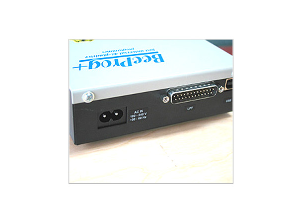 디바이스마트,MCU보드/전자키트 > 개발용 장비 > 롬라이터/데이터로거,ELNEC,롬라이터 (Beeprog2),개발이나 양산 단계에 모든 칩 지원이 가능한 유니버셜 프로그래머 로서 장비 추가만으로 갱 프로그래머 로도 활용가능한 멀티 프로그래머