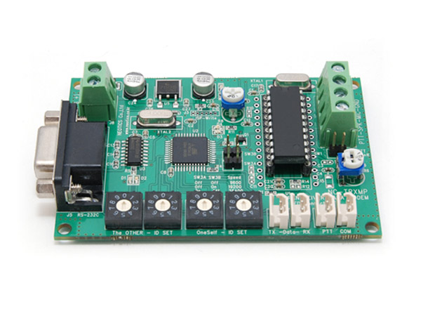 디바이스마트,MCU보드/전자키트 > 통신/네트워크 > 기타 네트워크/통신,네오틱스,무전기용 모뎀(NC-TRXMP),무전기 사용 장거리 데이터 통신모뎀은 시중에서 판매되는 무전기를 이용하여 장거리의 기기 또는 자료수집장치 등 원격지에 데이터를 송/수신 하여야 하는 업무에 적합한 데이터 통신용 모뎀입니다.