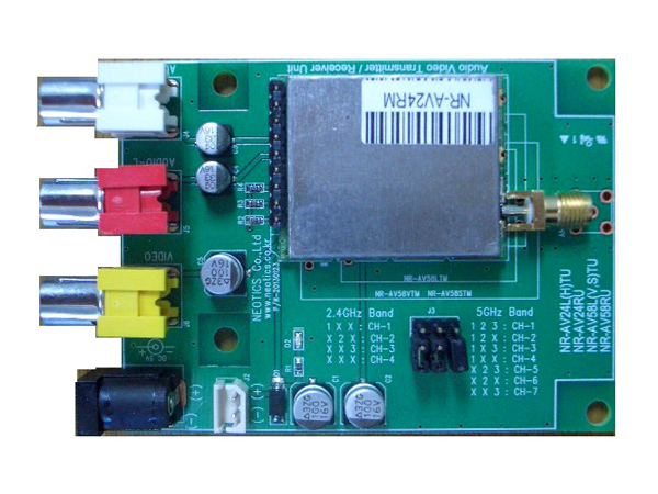 디바이스마트,MCU보드/전자키트 > 통신/네트워크 > RF/LoRa,네오틱스,2.4GHz 무선 비디오오디오 수신기 유니트(NR-AV24RU),NR-AV24RU 는 2.4GHz 의 ISM 밴드용 영상/음성(스테레오) 수신기 입니다. CCTV, VTR, Video Camera 등 NTSC 와 PAL 형태의 비디오 신호를 무선으로 전송 함으로서 유선으로 연결이 불가능하였던 장소에도 사용이 가능합니다.