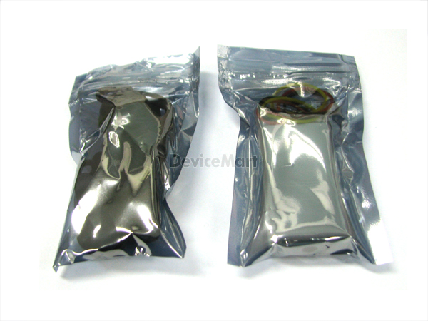 디바이스마트,MCU보드/전자키트 > 센서모듈 > 근전도/심박/바이오 > 근전도/심박센서,Seeedstudio,Grove – 귀걸이형/손가락형 심박 센서 [101020033],Grove 시스템 호환 / 귀걸이·손가락 클립형 심박 측정 센서 / 간단한 착용으로 심박수 측정 가능 / 센서와 수신기는 케이블로 연결되며, 장착은 귀 연골부위 안팎을 관통하도록 합니다. 심장 박동 측정 키트는 환자와 운동 선수의 심장 박동을 모니터링하는 데 사용할 수 있습니다. Wide power supply range: DC 3~5V (재고소진시 납기 2주)