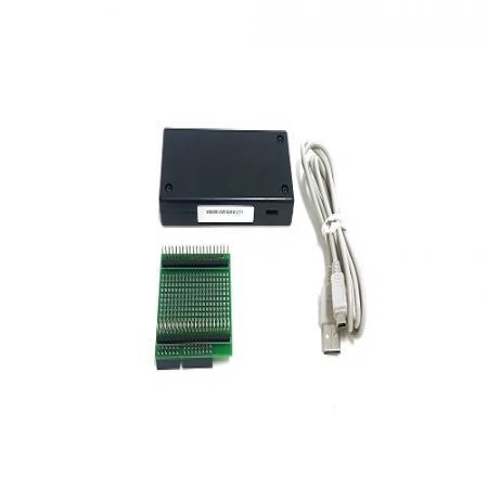 디바이스마트,MCU보드/전자키트 > 개발용 장비 > PLD/FPGA 프로그래머,(주)에이엠씨,USB Platform Cable Xilinx,사용자가 고안한 하드웨어 장치에 직접 연결하여 아래에 기술된 자이링스 사의 모든 디바이스를 프로그래밍 하기 위한 고속 다운로드 케이블 입니다.