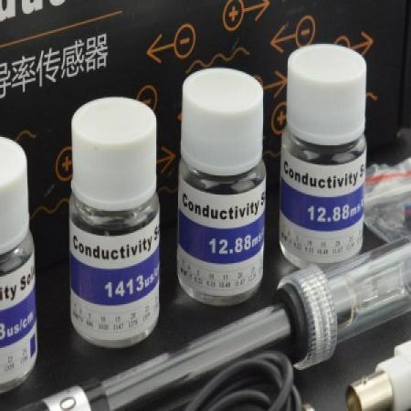 디바이스마트,MCU보드/전자키트 > 센서모듈 > 기울기/진동/충격/터치 > 지문/전도성/터치센서,DFROBOT,아두이노 아날로그 전도성 측정센서 V2(K=1) [DFR0300],전압 : 3.0~5.0V / 토양과 수분, 비료 용액의 염분 등을 전도성 측정으로 재배 작물의 환경 솔루션 개선을 통하여 손상과 영양결핍을 미리 예방할 수있습니다. / Gravity: Analog Electrical Conductivity Sensor /Meter V2 (K=1)