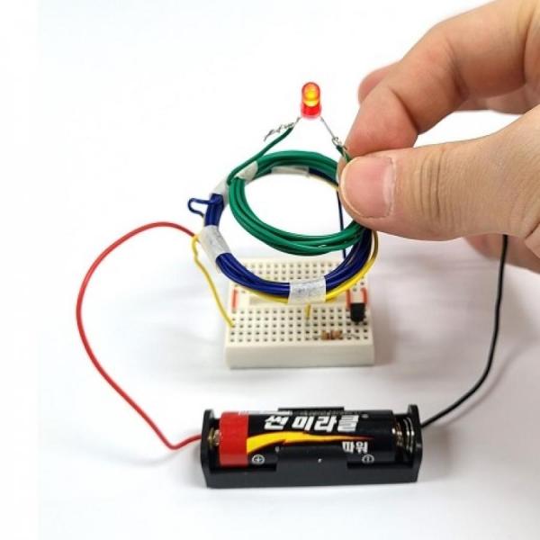 디바이스마트,MCU보드/전자키트 > 교육용키트/로봇 > 교육용키트 > 재미있는키트/기타,스터디랜드,[스마트브레드] 무선 충전기 set,코어 전선끼리 선이 연결 되지 않아도 LED불이 켜지는 무선충전기 원리를 알아보는 set 입니다