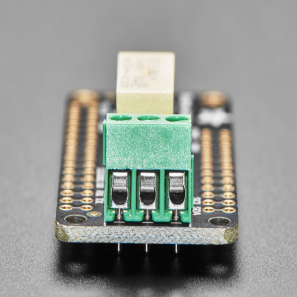 디바이스마트,MCU보드/전자키트 > 전원/신호/저장/응용 > 릴레이,Adafruit,Adafruit Non-Latching Mini Relay FeatherWing [ada-2895],250VAC 나 DC 파워를 사용하는 Feather 보드에서 램프, 팬, 솔레노이드 및 다른 장치의 전원을 컨트롤 할 수 있습니다. Non-Latching 릴레이입니다.