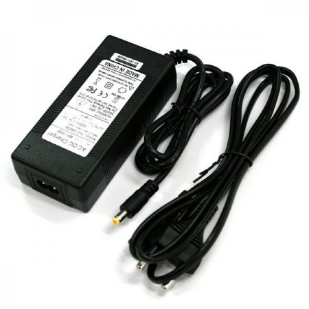 디바이스마트,전원/파워/배터리 > 배터리/배터리홀더 > 충전기 Charger > 리튬인산철용 LiFePo4,디바이스몰,리튬인산철(LiFePO4) 8셀 충전기 29.2V 2A (CC-CV),제조사 : Fuyuang / 표시방식 : LED / 배터리 소재 : 리튬인산철 LiFePo4 / 셀 규격 : 8S1P / 동시충전 갯수 : 8개 / 입력전압 : AC 100V~240V / 배터리전압 : 29.2V / 출력전류(최대) : 1.2A / 입력단자 : AC플러그 / 출력단자 : DC잭 3.5×1.2 플러그