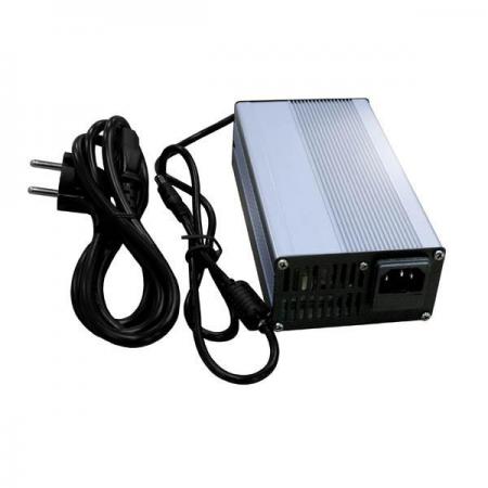 디바이스마트,전원/파워/배터리 > 배터리/배터리홀더 > 충전기 Charger > 리튬이온/리튬폴리머용 Li-ion/Li-Po,디바이스몰,리튬이온/폴리머 6셀 충전기 (25.2V 5A CC-CV),제조사 : 파워크래프트 / 표시방식 : LED / 배터리 소재 : 리튬이온 Li-ion / 배터리 소재, 리튬폴리머 Li-Po / 셀 규격 : 6S1P / 동시충전 갯수 : 6개 / 입력전압 : AC 200V~240V / 배터리전압 : 25.2V / 출력전류(최대) : 5A / 입력단자 : AC플러그 / 출력단자 : DC잭 3.5×1.2 플러그