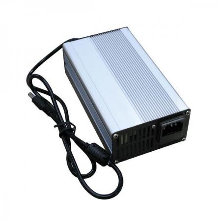 디바이스마트,전원/파워/배터리 > 배터리/배터리홀더 > 충전기 Charger > 리튬이온/리튬폴리머용 Li-ion/Li-Po,디바이스몰,리튬이온/폴리머 6셀 충전기 (25.2V 5A CC-CV),제조사 : 파워크래프트 / 표시방식 : LED / 배터리 소재 : 리튬이온 Li-ion / 배터리 소재, 리튬폴리머 Li-Po / 셀 규격 : 6S1P / 동시충전 갯수 : 6개 / 입력전압 : AC 200V~240V / 배터리전압 : 25.2V / 출력전류(최대) : 5A / 입력단자 : AC플러그 / 출력단자 : DC잭 3.5×1.2 플러그