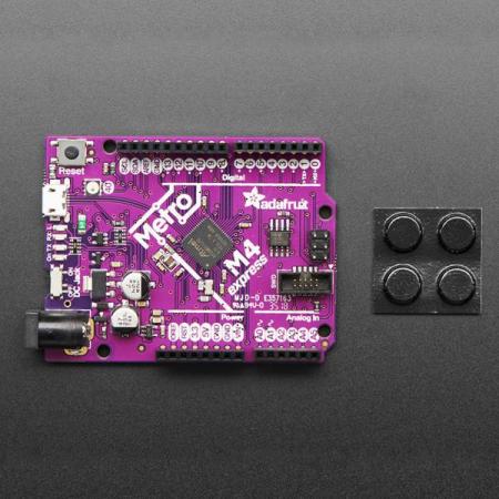 디바이스마트,오픈소스/코딩교육 > 아두이노 > 아두이노 호환보드,Adafruit,Adafruit Metro M4 feat. Microchip ATSAMD51 [ada-3382],Arduino 호환보드 / ATSAMD51J19로 구동 / 120 MHz 에서 실행되는 Cortex M4 코어 / 512KB 플래시, 192KB RAM / 32비트, 3.3V 로직 및 전원