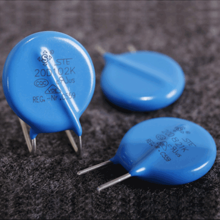 디바이스마트,RLC/수동소자 > 바리스터/비드/Surge Absorber > DIP 바리스터,(주)티일렉트로닉스,STE 20D 561K,딥 바리스터 / 정격 전압 AC 350V / DC 460V / 항복 전압  560V / 최대제한전압 925V / 최대전류 100A / 20파이